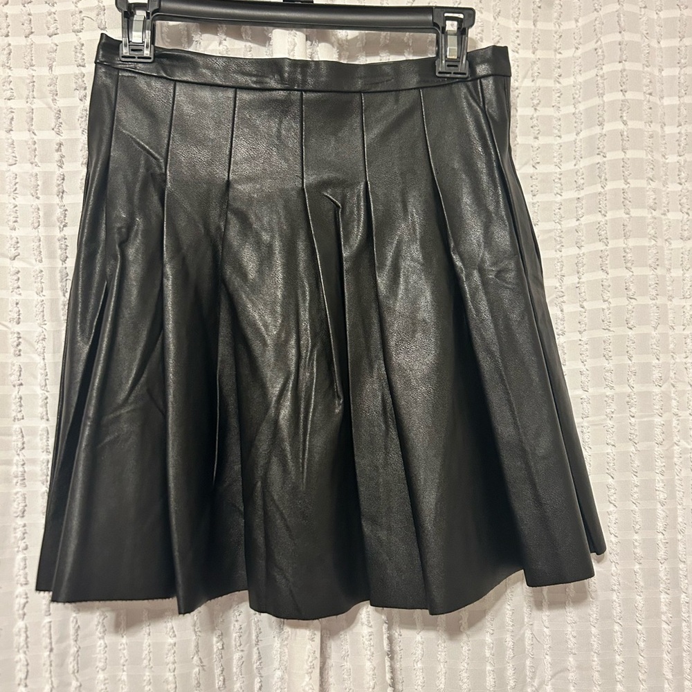Paper Moon Women's Large Black Vegan Faux Leather Pleated Mini Skirt NWT